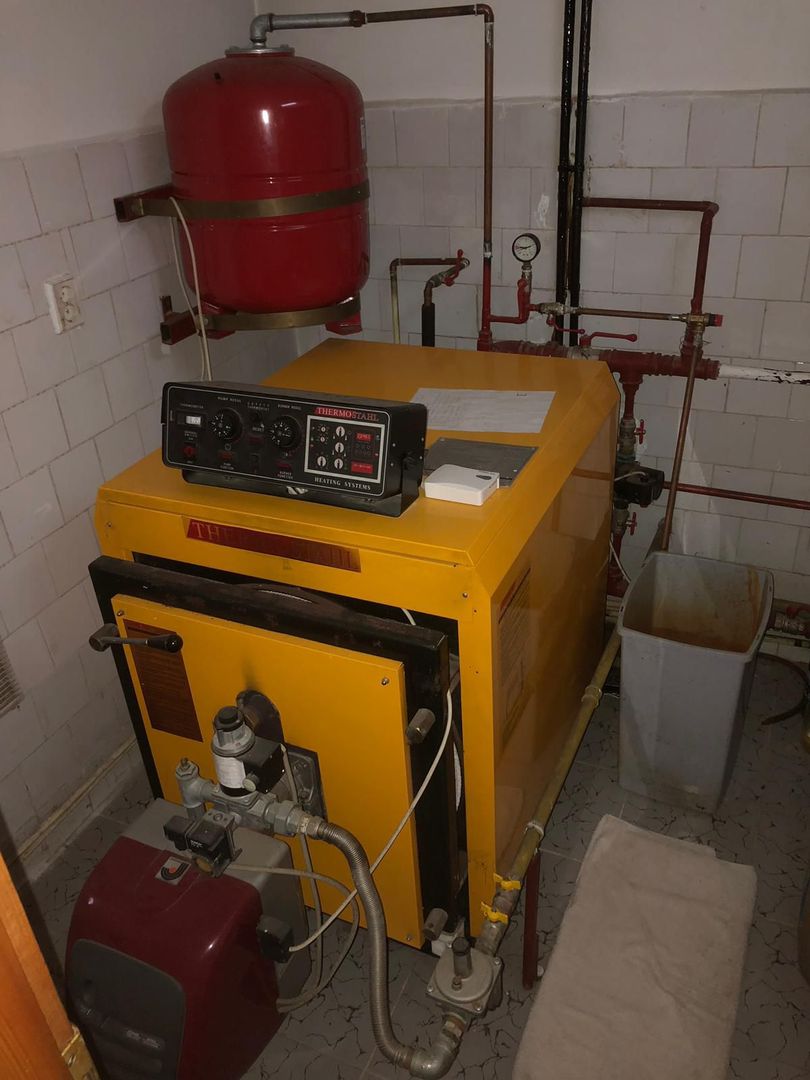 Vila Predeal 500 mp de renovat potential 6 apartamente 3 garaje - Poză 9