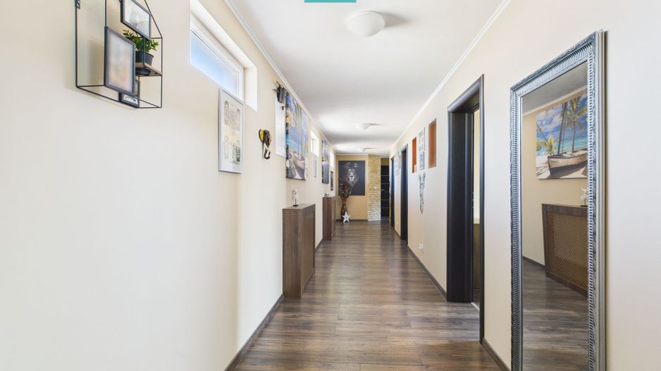 Casă și clădire de apartamente la Orțișoara - Poză 26