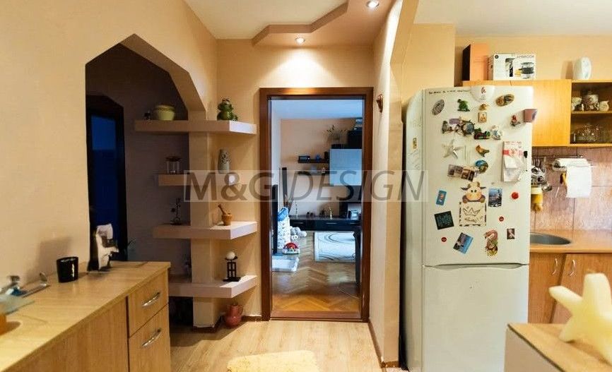 Etaj  2- 3 cam decomandat Bucovinei-Torontalului centrala proprie - Poză 2