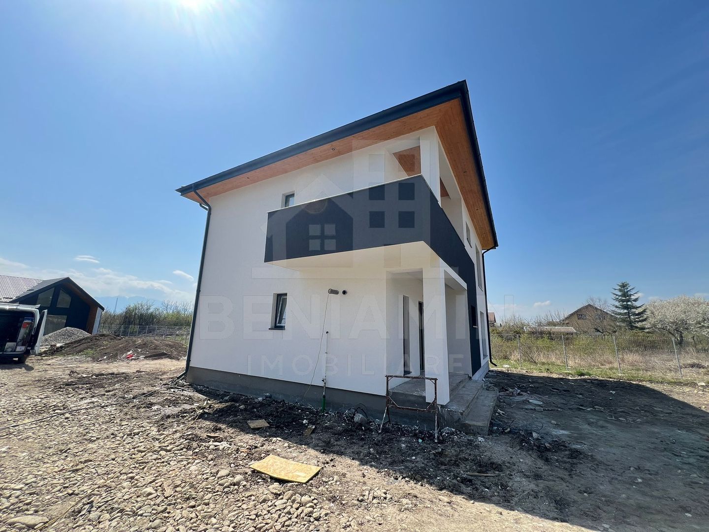 Casa-5 camere-P+1+P-147mp utili-600mp teren-Utilitati-Sanpetru - Poză 4
