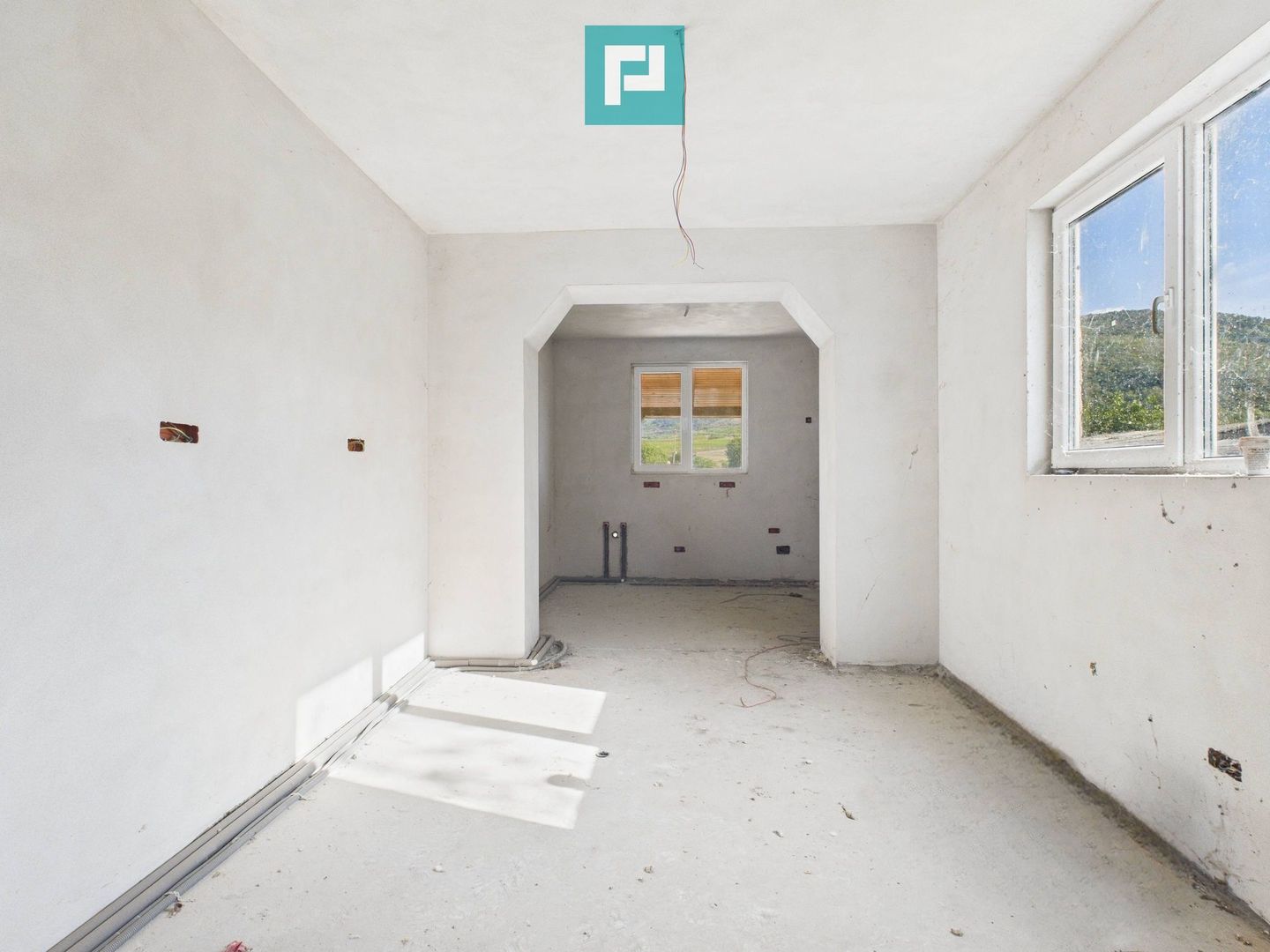 Casă cu panoramă spre dealurile Șiriei - Poză 4