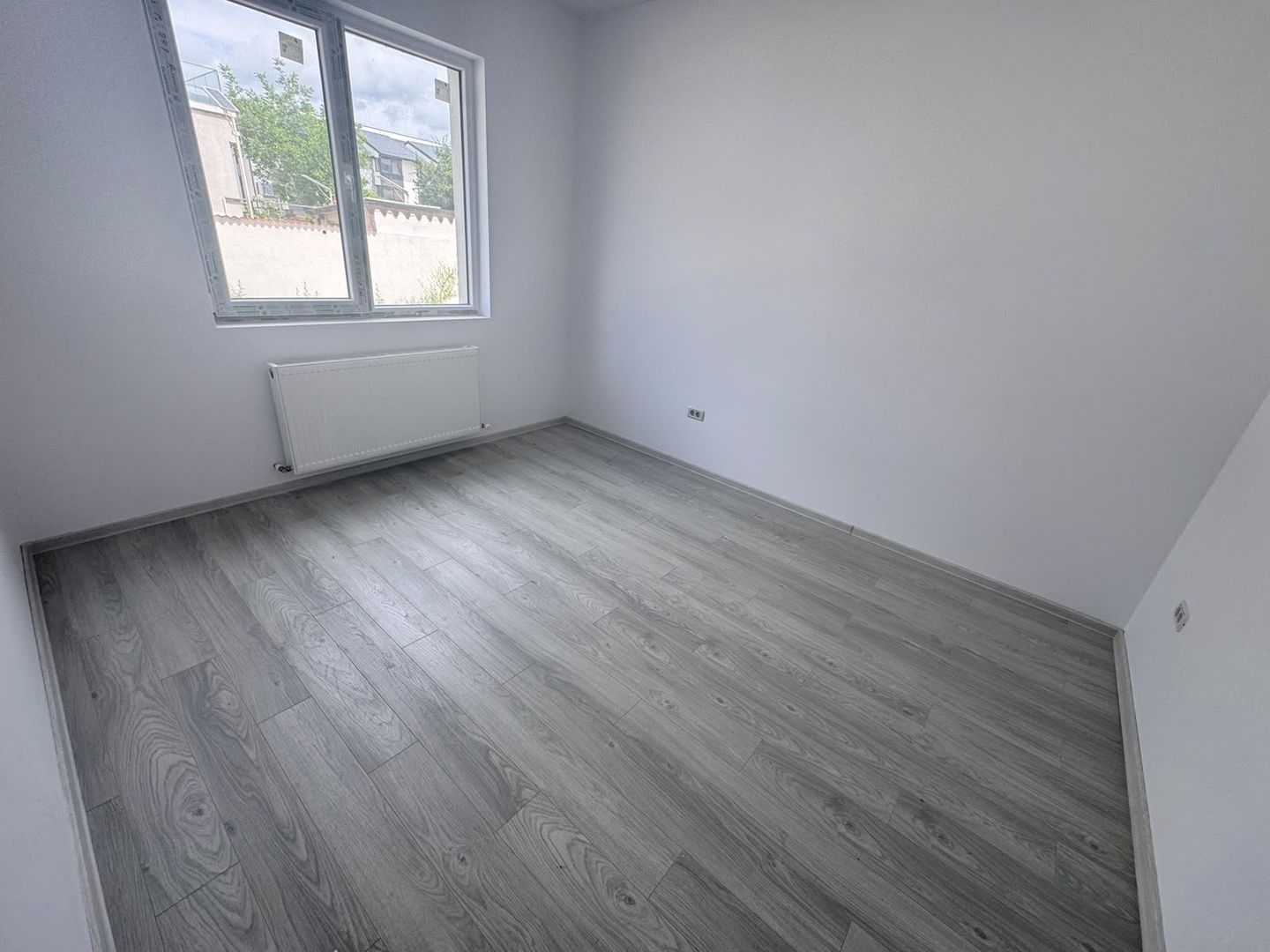 AP. 2 CAMERE- PARCARE INCLUSA, CENTRALA PROPRIE, BLOC NOU - Poză 2
