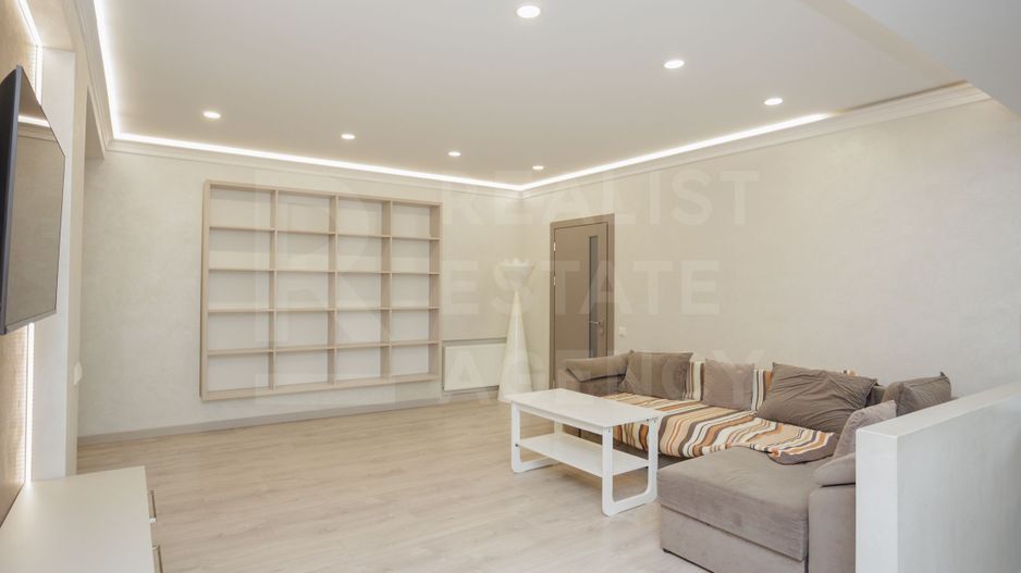 Spre vînzare apartament spațios, 2 dormitoare și living, sec. Botanica - Poză 4