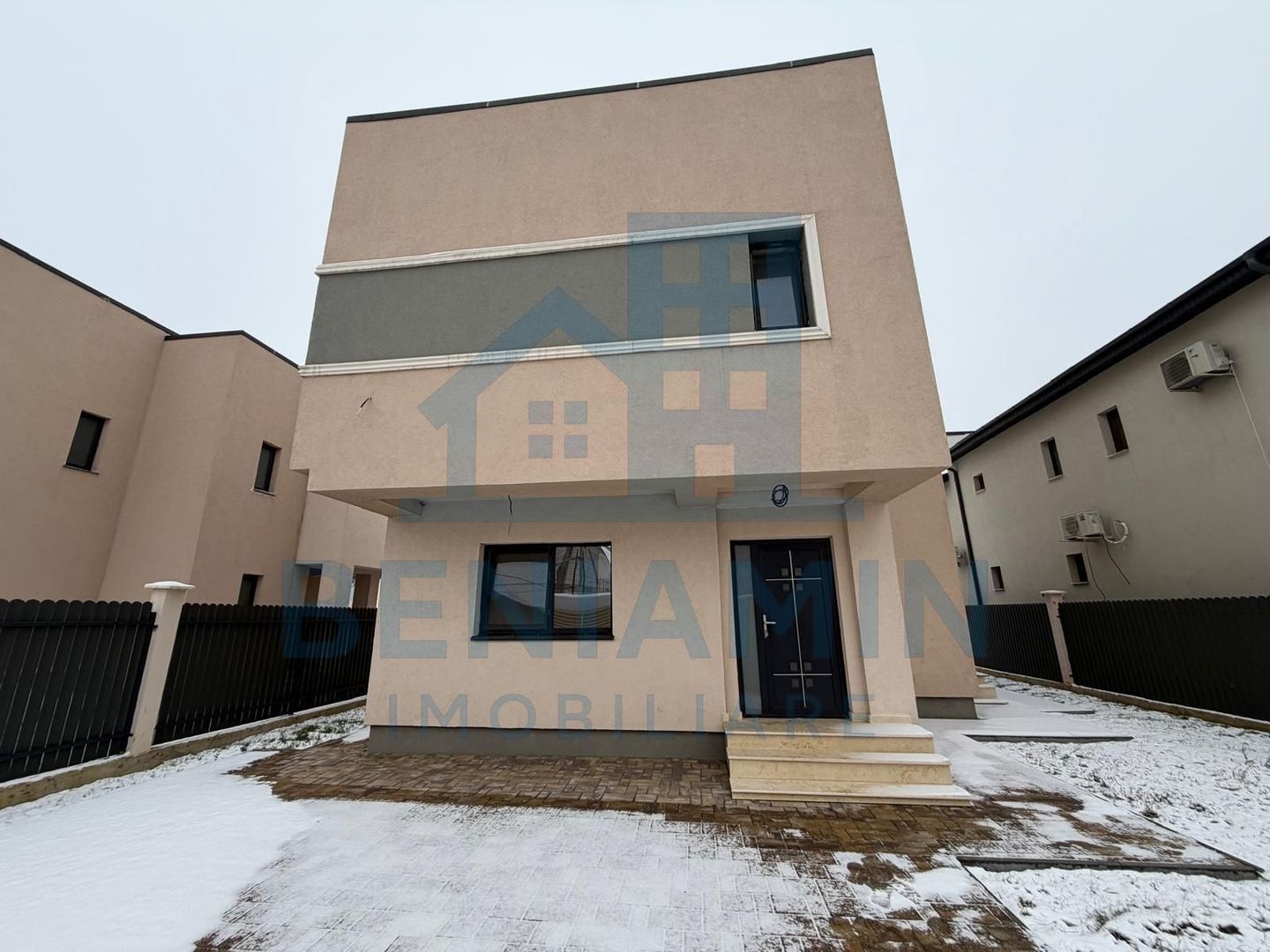 Casa P+1 Living-Bucatarie-3 Dormitoare-Toate utilitatile-Disponibila - Poză 1