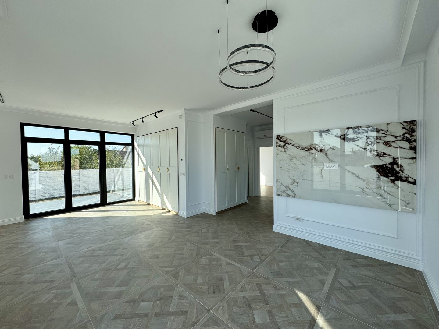 Alege Confortul: Casa Modernă Săcălaz - Poză 2