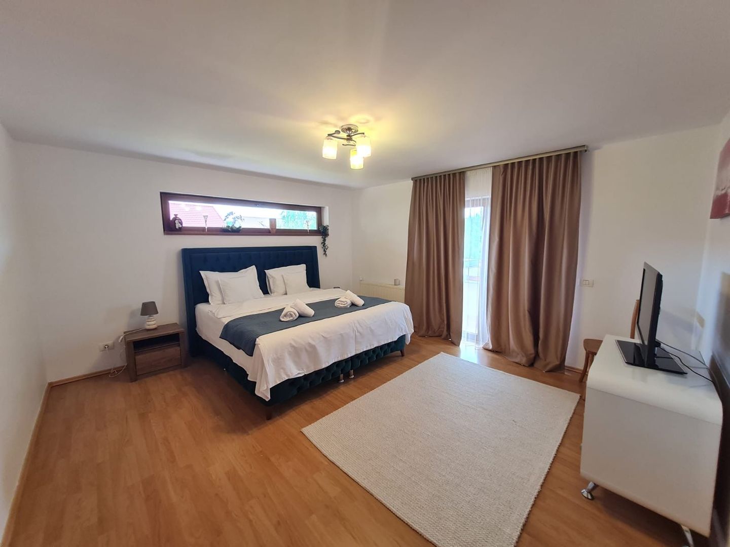 Vila spațioasă și recent renovată în Ghiroda! - Poză 7