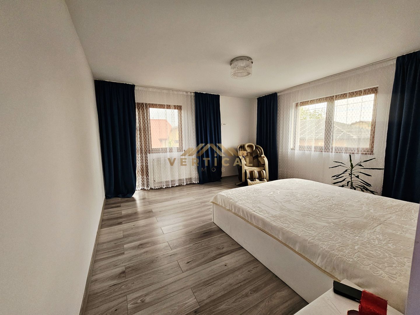 Vila 6 camere la intrare in Dobreni - Poză 9