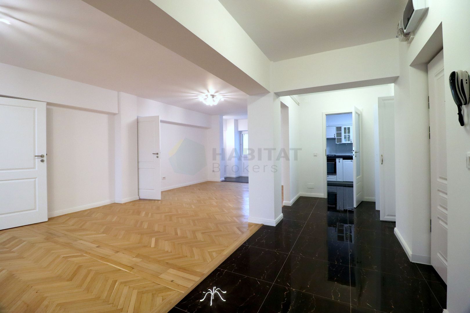 4 Camere (153 mp utili) în Blocul Scala - Poză 24