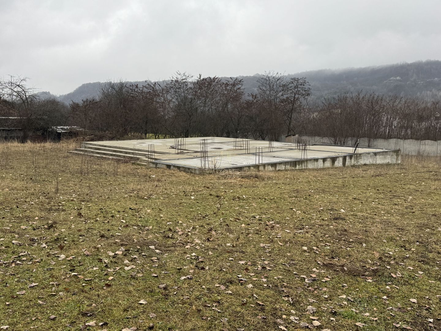 TEREN INTRAVILAN 2200 MP CAMPULUNG ARGES - Poză 1