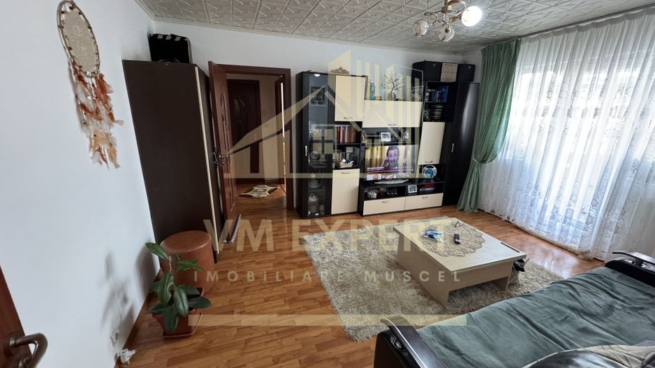 APARTAMENT 2 CAMERE ETAJ 4 CAMPULUNG, VISOI - Poză 3
