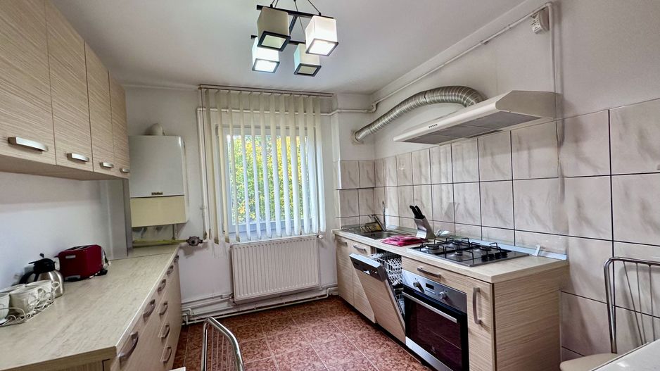 Apartament decomandat 4 camere de închiriat – zonă Medicina/Prefecturǎ - Poză 3