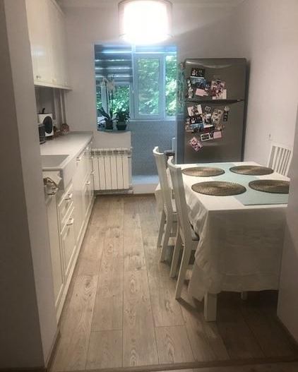 Vanzare Apartament 3 camere, etaj 1, 2 băi, renovat, mobilat, utilat - Sector 5 - Poză 5