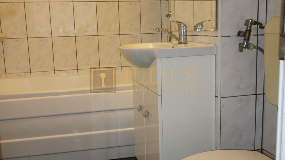 La 5 minute de Spitalul judetean, 3 camere,  centrala proprie - Poză 3