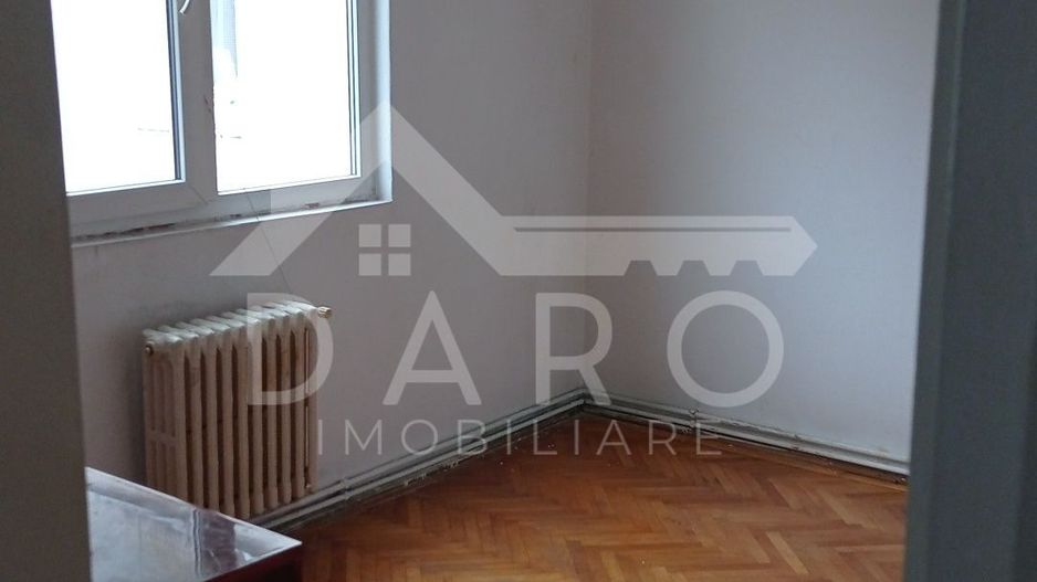 Vând apartament 3 camere - Poză 4