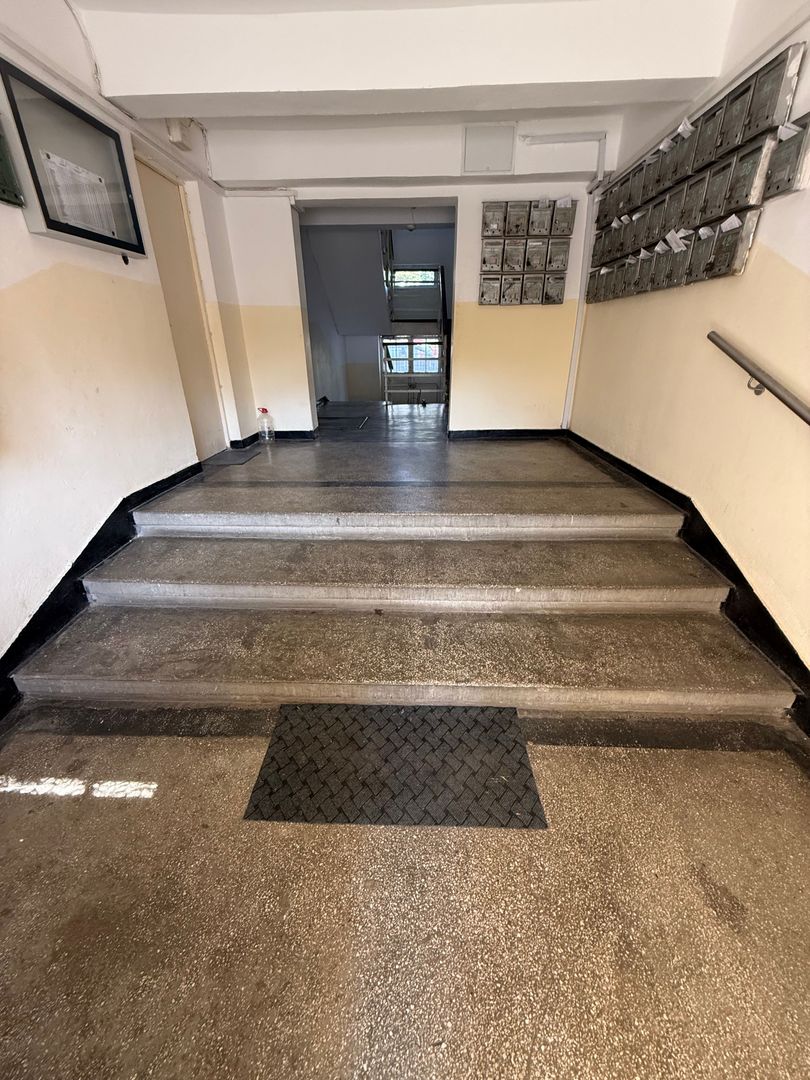 Garsonieră 27 mp cu balcon - etaj 2 - nemobilata -bloc an 1980 - Poză 27