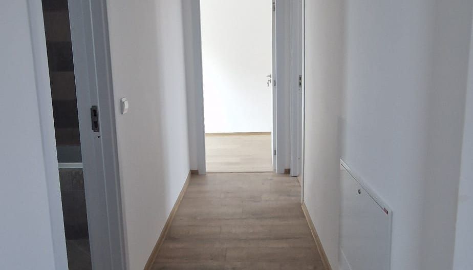 Apartament 3 camere 64 mp + loc de parcare Lunca Cetatuii 95000 euro - Poză 8