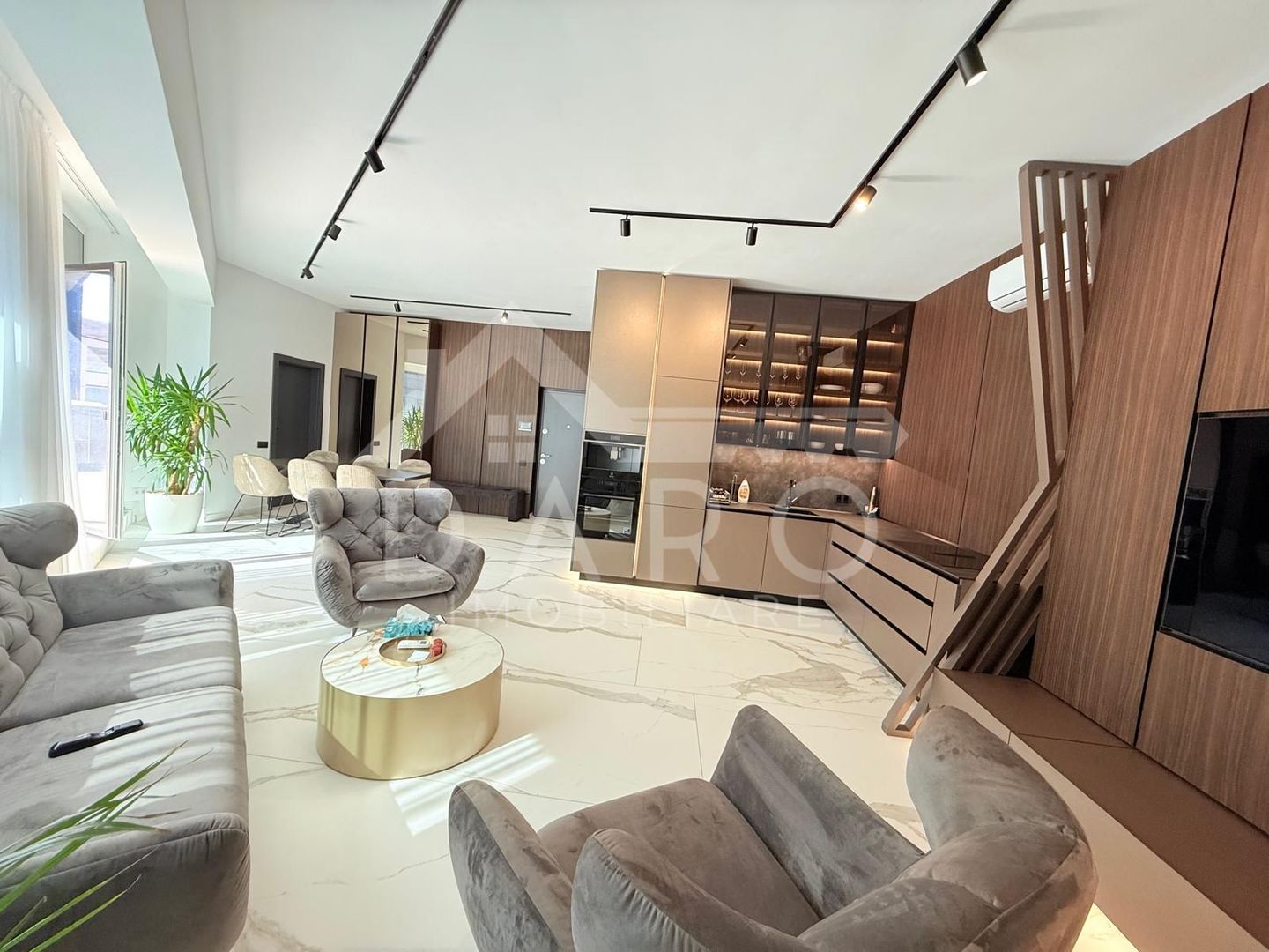 PENTHOUSE ULTRA LUX CU TERASĂ ȘI JACUZZI – SHOPPING CITY TÂRGU MUREȘ - Poză 3