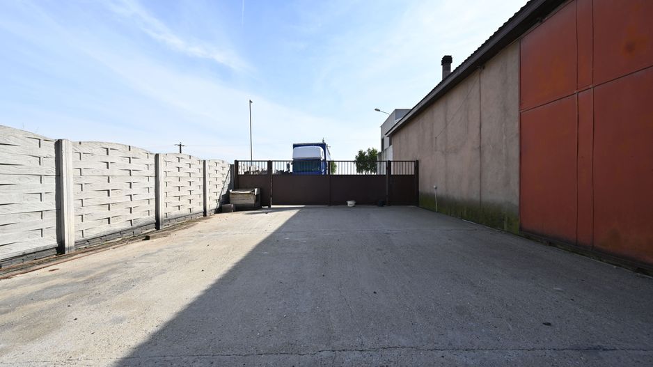 Casa P+1E, cu anexe si hala - Poză 22