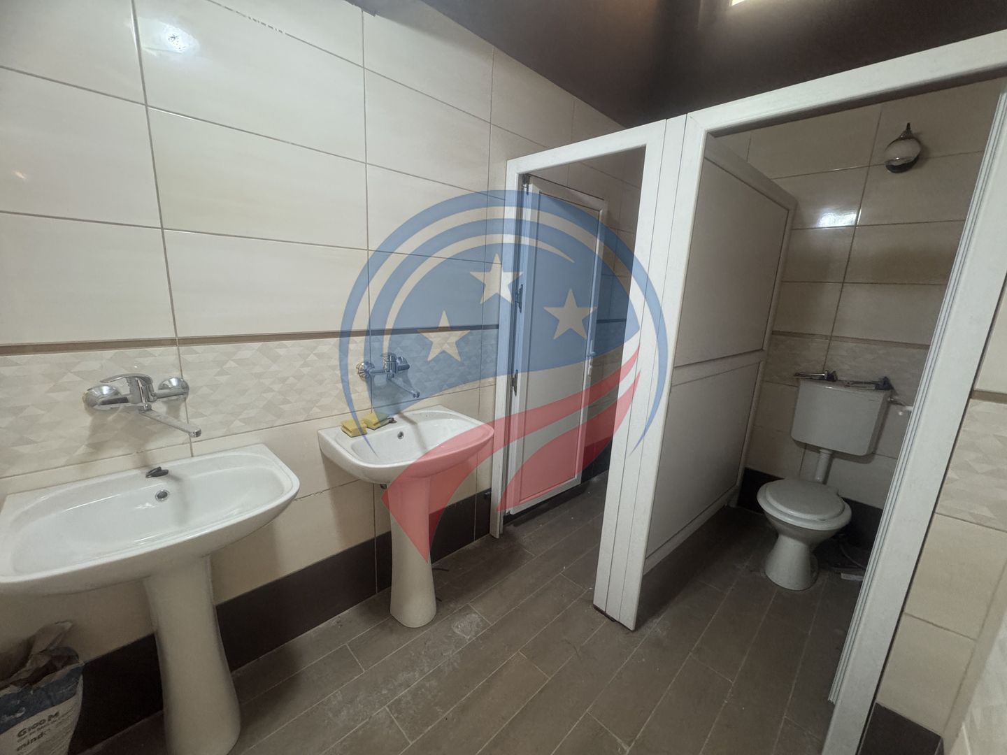 Spațiu de închiriat ultracentral – ideal pentru afacerea ta! - Poză 21