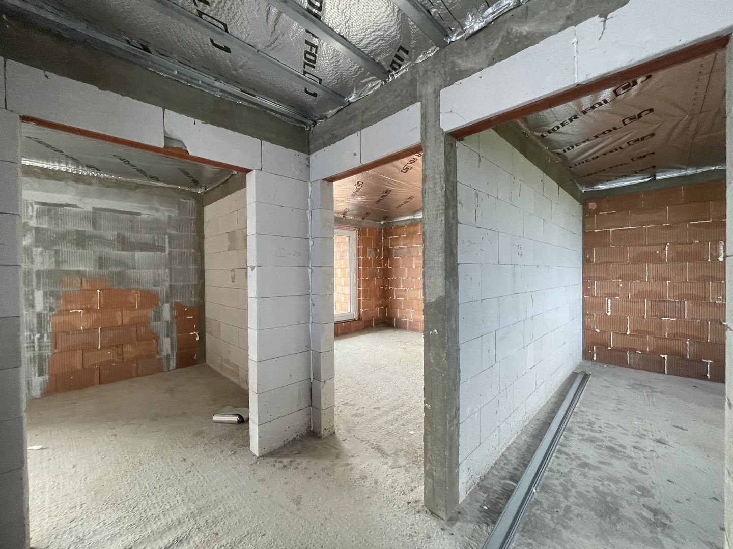 CASA LA ROȘU 220 MP | ZONA RETRASA CU VEDERE PANORAMICA| MARGINEA - Poză 6