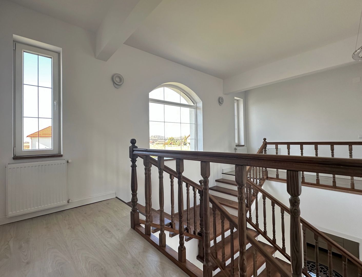 Vânzare casă 5 camere nouă elegantă și spațioasă în Hărman - Poză 26