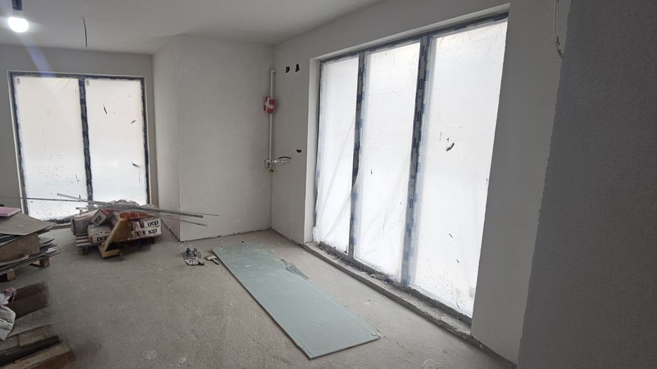 Spatiu comercial stradal + 4 locuri de parcare - Poză 5