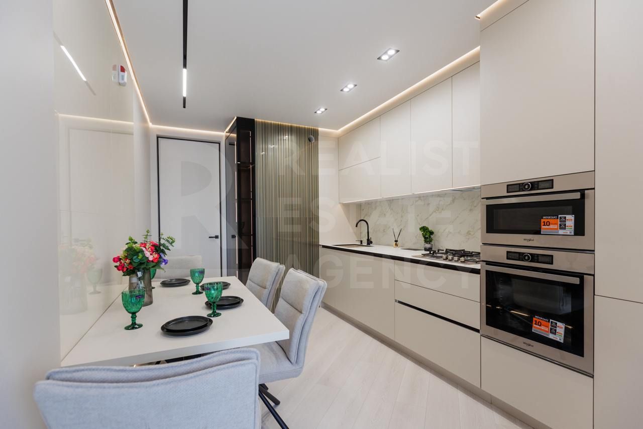 Vânzare, apartament, 2 camere + living, strada Ion Buzdugan, Buiucani - Poză 1