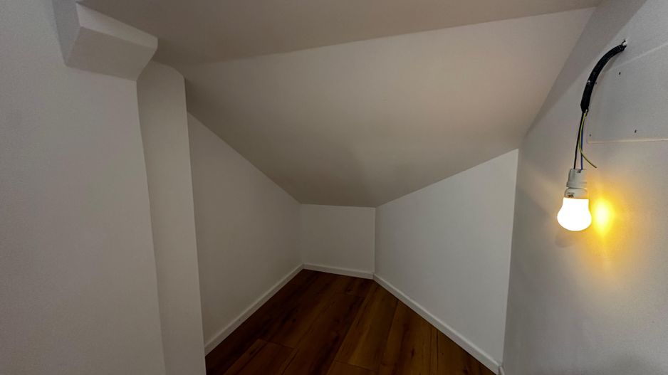 Apartament complet renovat cu 4 camere - Poză 27