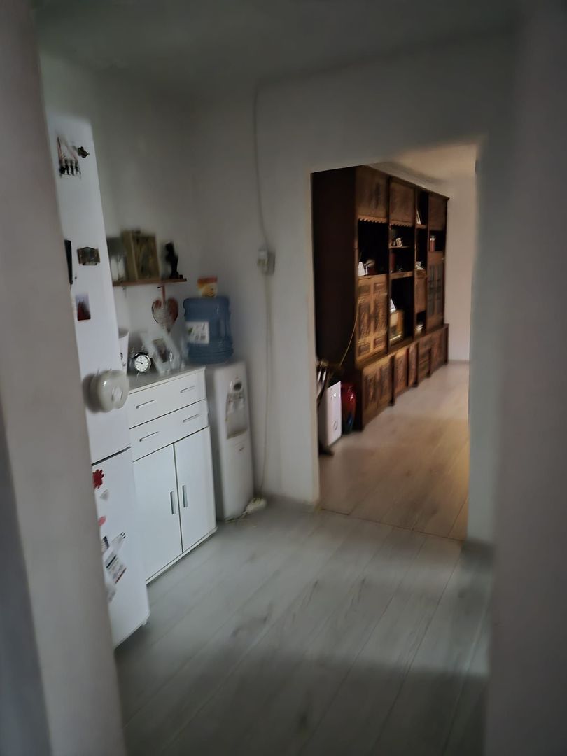 vand apartament 4 camere ,Bulevardul Tudor Vladimirescu-Iruc, etaj 2, - Poză 4