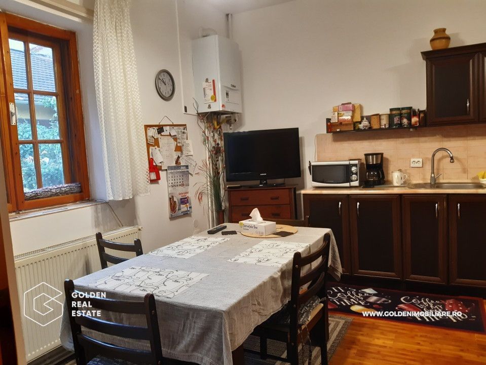 Casa mare, cu 4 apartamente a cate 1, 2, 3 și 4 camere fiecare - Poză 9