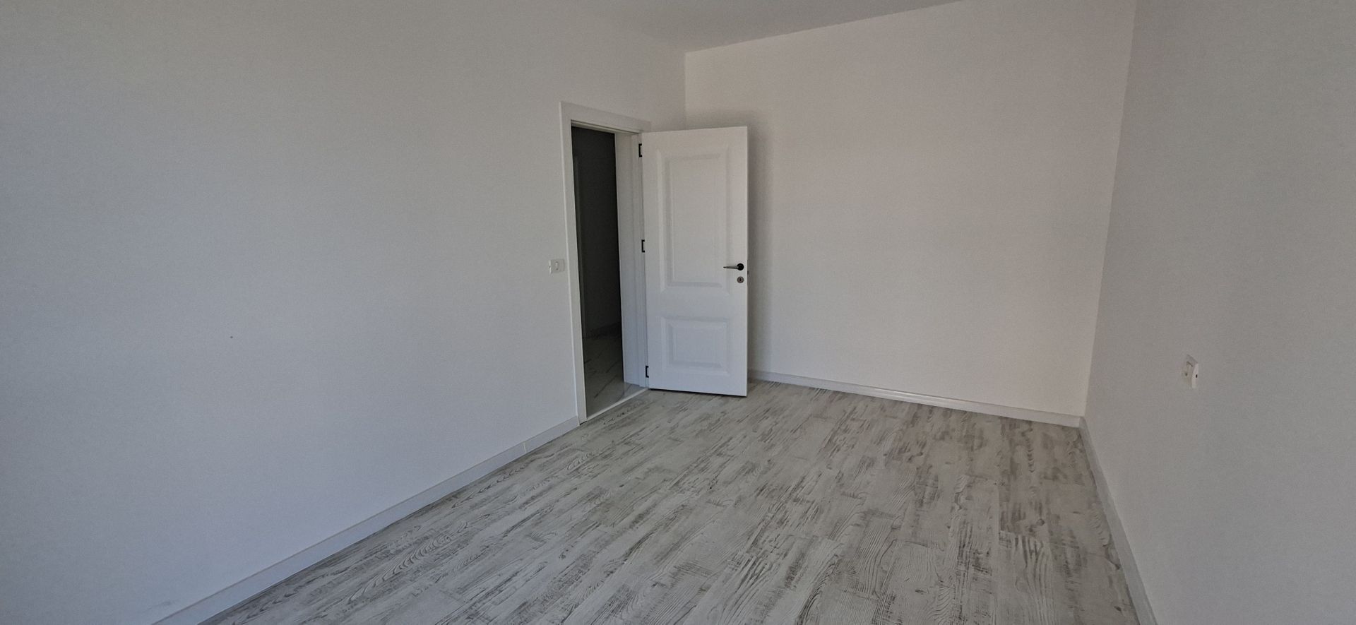 Apartament cu 3 camere si un loc de parcare - Poză 11