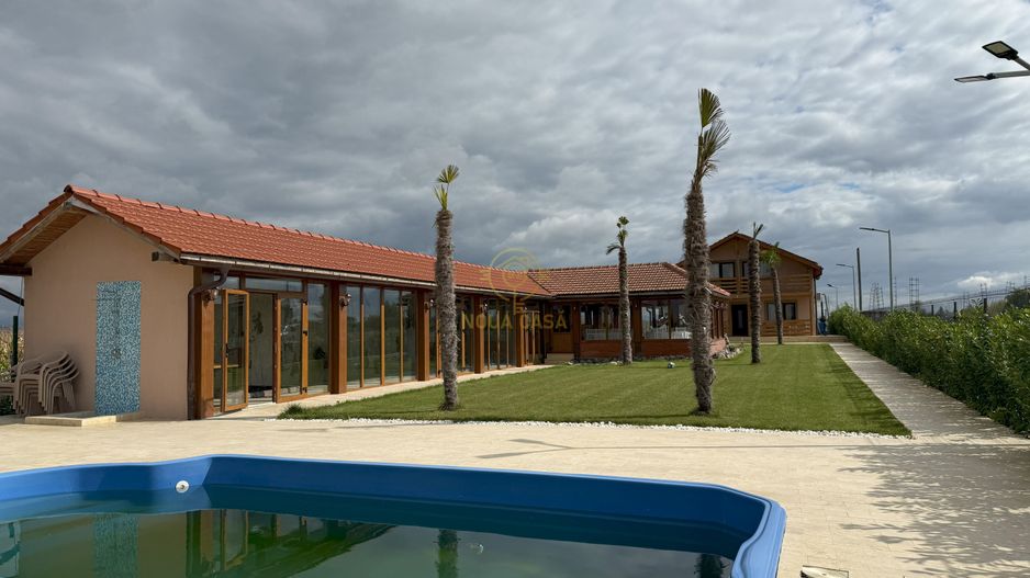 Vila de vanzare in APA-NORD  cu 2 Piscine/Zona de Relaxare/Acces lac - Poză 1