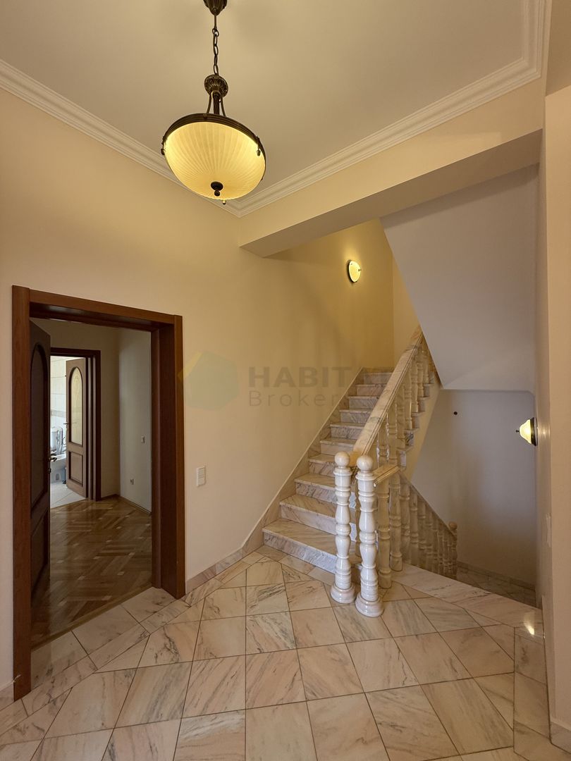 Vila 9 camere cu piscina si teren de 1.000 mp - Poză 11