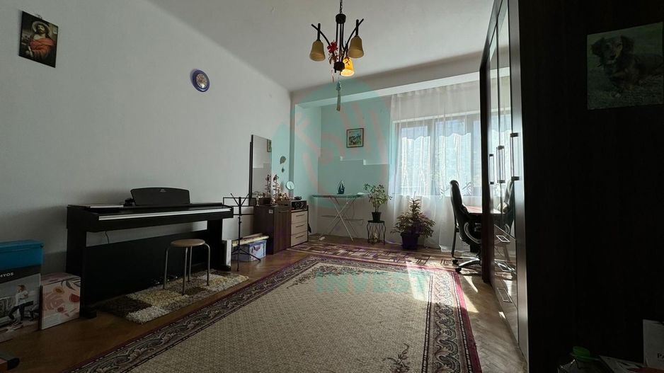 Apartament spatios cu 4 camere - Poză 3