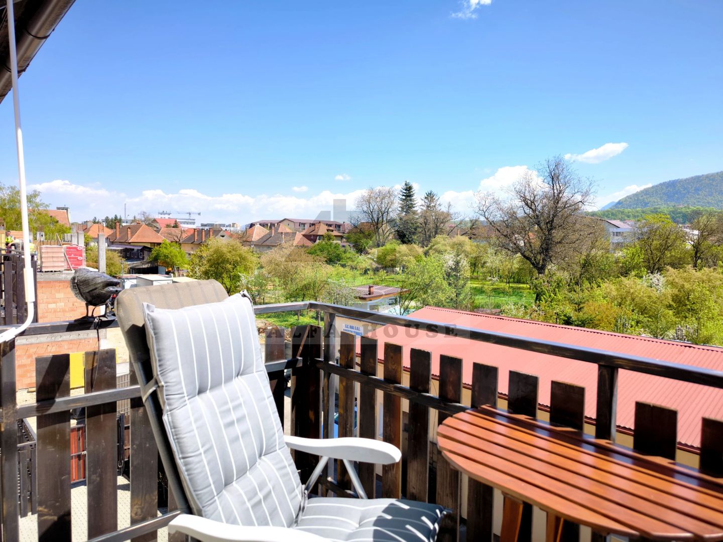 Apartament trei camere, 83 mp, vedere panoramică spre Tâmpa-Bartolomeu - Poză 9