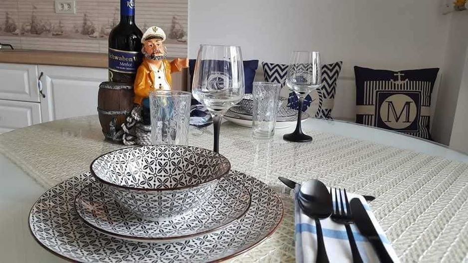 Garsonniera de vanzare in Mamaia Nord cu Piscina Exterioara si parcare - Poză 1