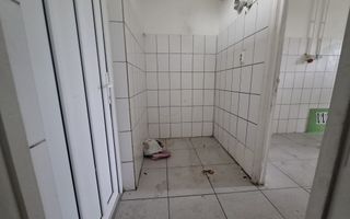 Spatiu comercial, 21 mp, Piata Cug, liber, pretabil orice afacere - Poză 5