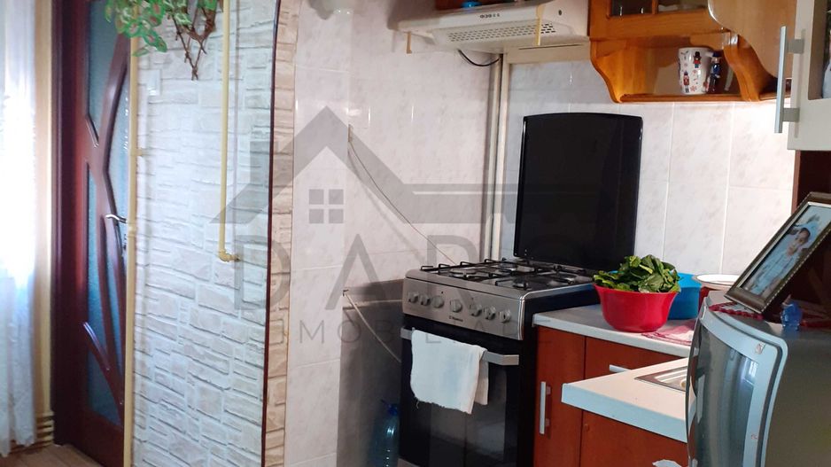 Apartament cu 3 camere de vanzare - Poză 1