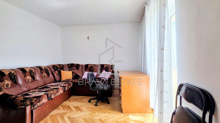 Apartament 3 camere, 2 bai, balcon, zona UMF - Poză 3