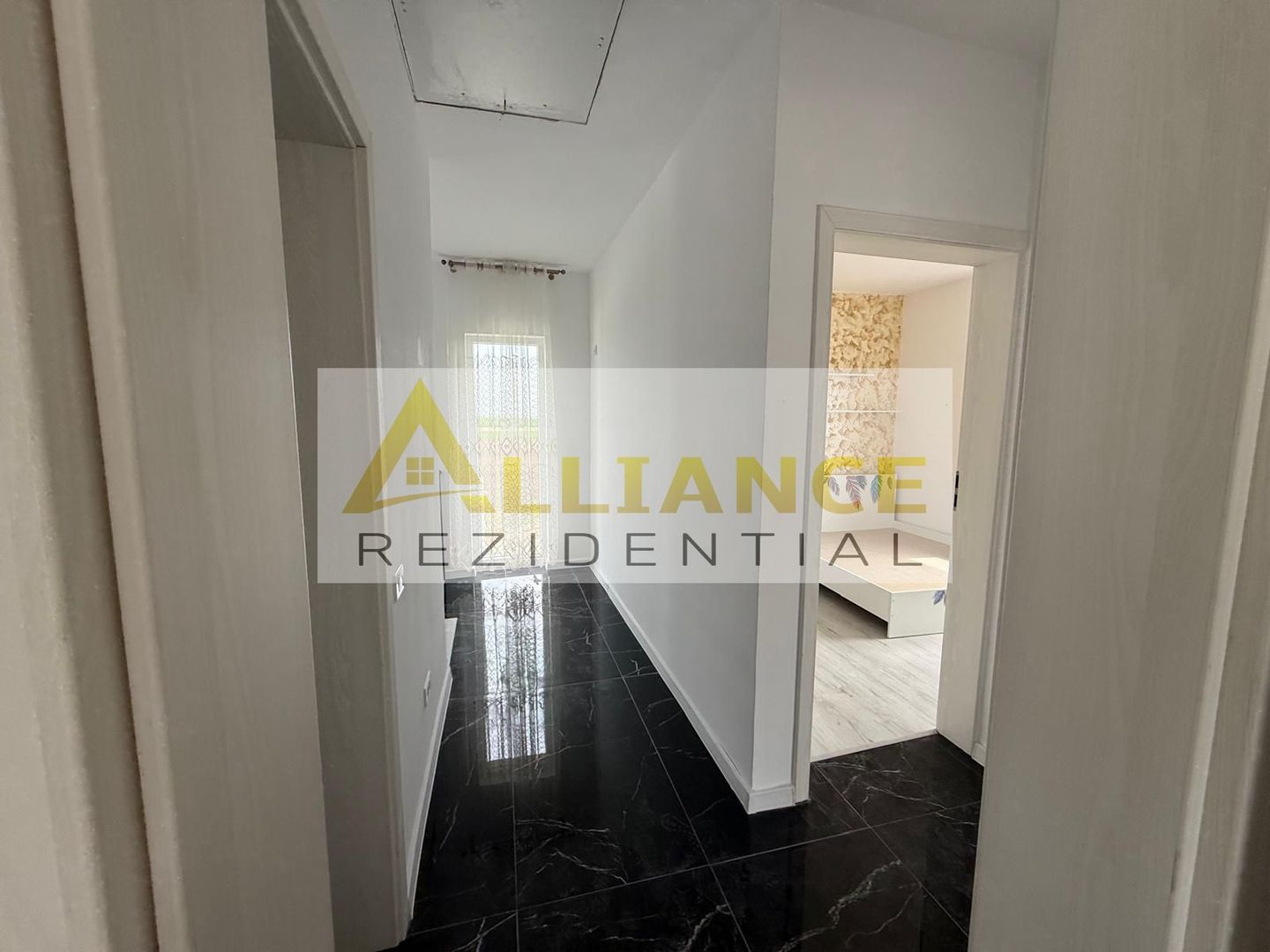 Vila individuala P+1E ~ 4 camere 2 bai ~ 560mp teren - Poză 3