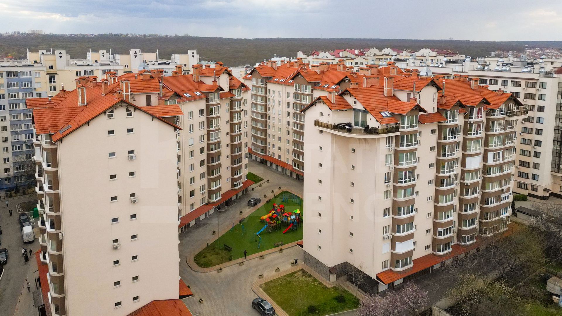 Vânzare, penthouse, 4 camere, strada Alba Iulia, Buiucani. - Poză 2