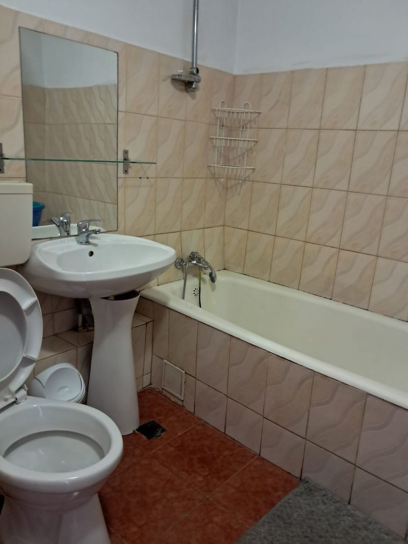 De inchiriat apartament 3 camere zona Gorjului/Lujeurului - Poză 4