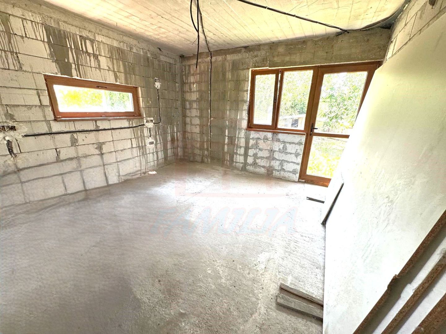 99.900 Euro casa+teren 1000 mp(concesiune) in com Sendreni - Poză 6