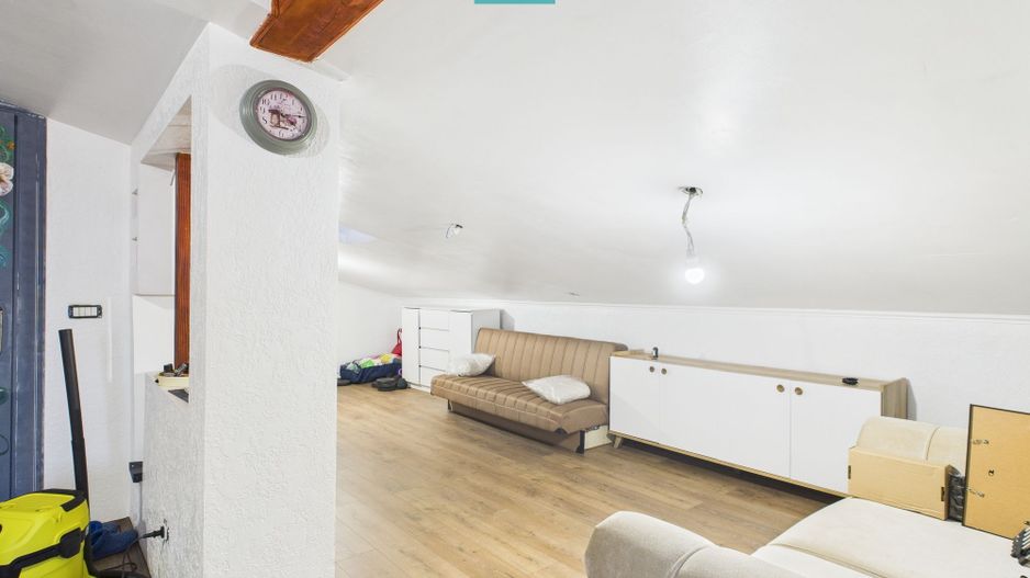 Două case pe un teren generos în Ghiroda - Poză 9