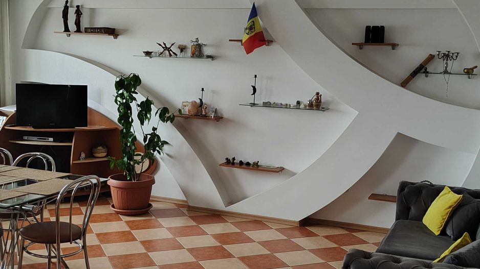 Ofer închiriere,Apartament 3 camere central - Poză 2