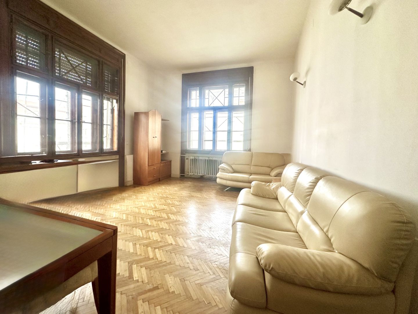 Apartament cu 3 camere de închiriat în Piața Victoriei - Poză 3