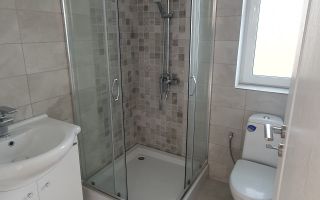 Casa dintre lacuri, Crevedia, cartier nou. - Poză 13