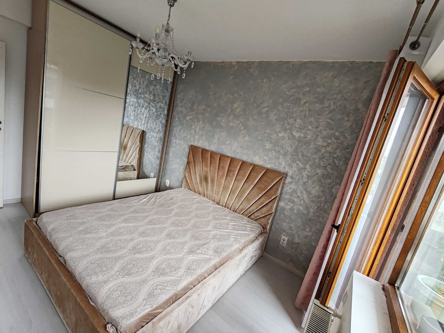 Apartament 3 camere/Două bai/curte proprie și parcare - Poză 4