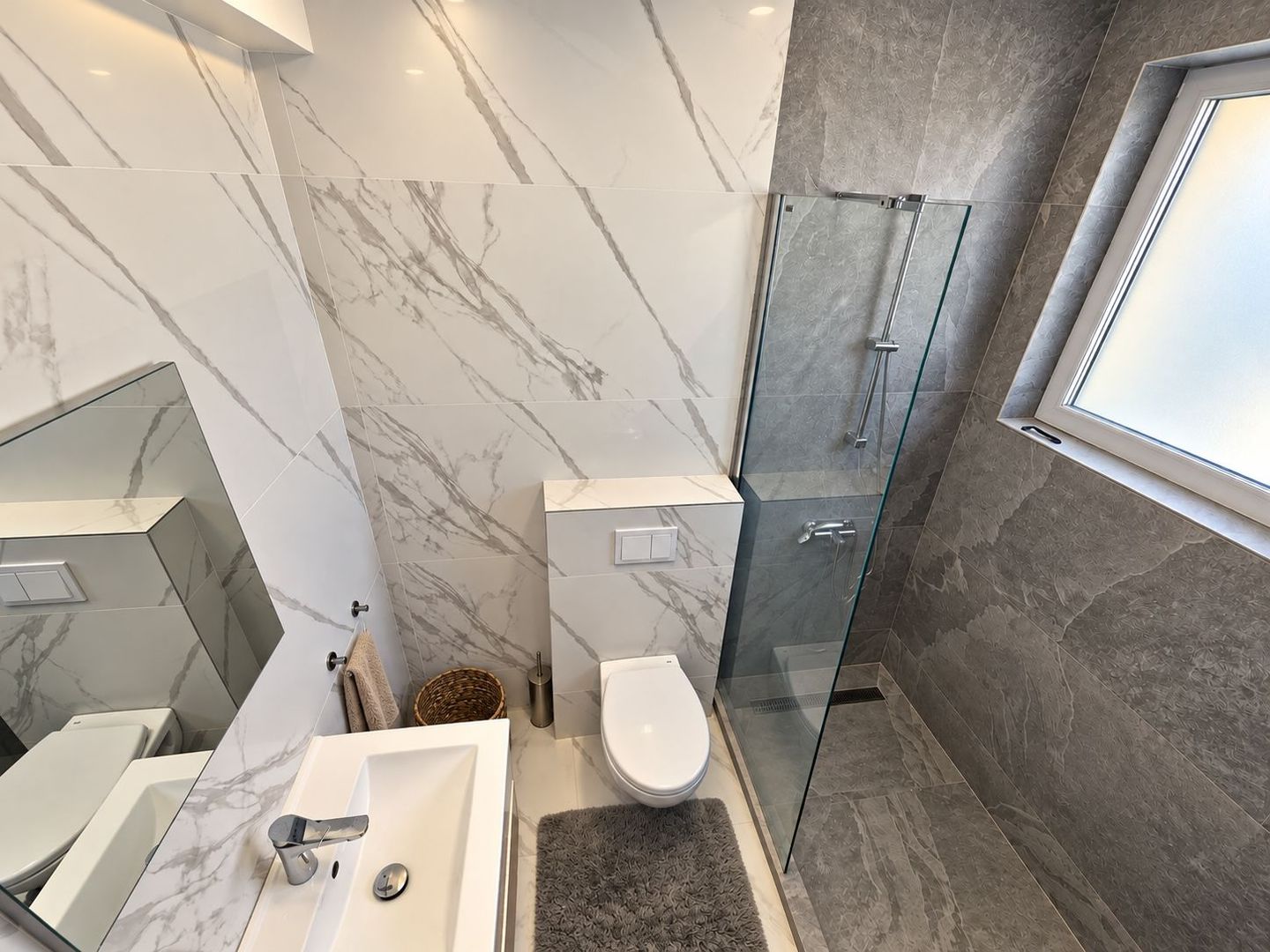 Casă de închiriat Tunari AeroCity, 3 dormitoare, 3 băi, curte 400m - Poză 14