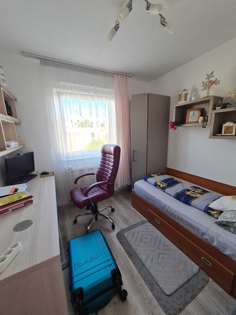 Apartament 3 camere decomandat - Poză 3